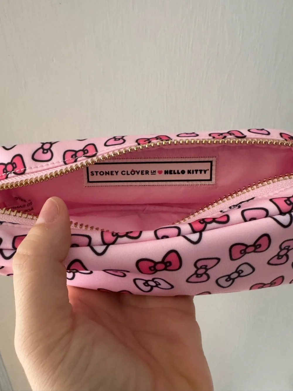 SCL X hello kitty bow slim pouch - Picture 2 of 4